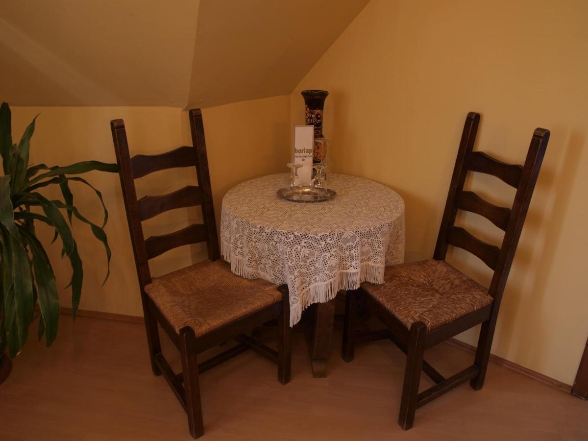Vitenyi Pince Vendeghaz Villány Room photo